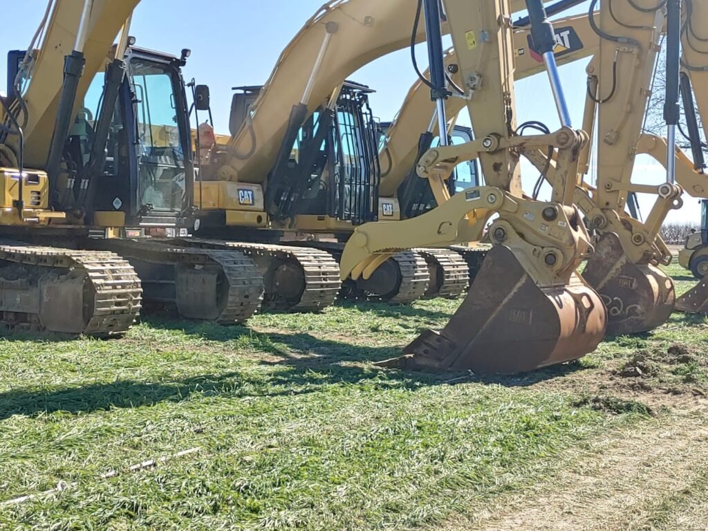 An image showing Heavy Equipments, Bull dozers, catarpillars